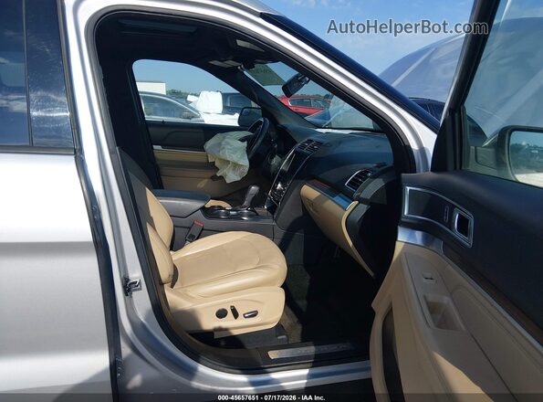 1FM5K7F84HGE32742 2017 FORD EXPLORER Silver Вид салону спереду