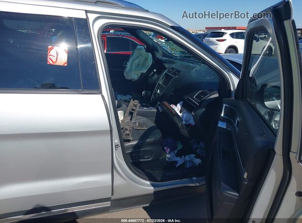 1FM5K7F85HGD90226 2017 FORD EXPLORER Серебряный Вид салона спереди