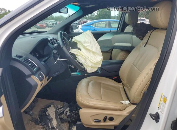 1FM5K7F8XHGE33023 2017 FORD EXPLORER Белый Вид салона спереди