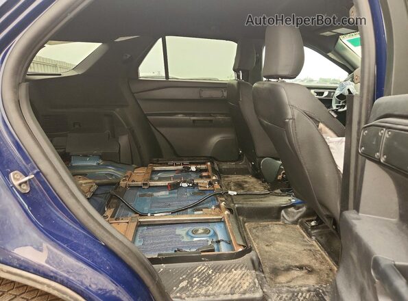 1FM5K8AB1RGA25083 2024 FORD EXPLORER Blue Vista interior trasera