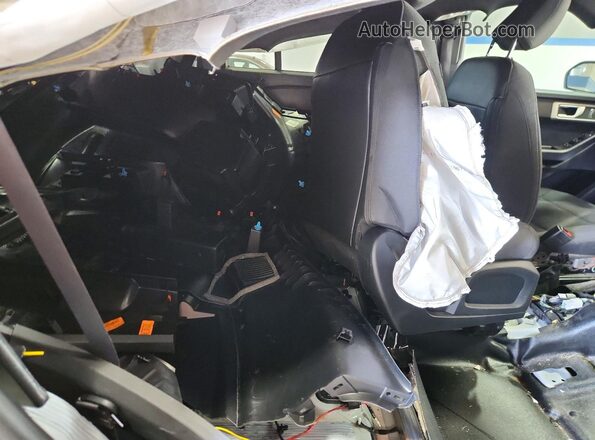 1FM5K8AC2NGA92942 2022 FORD EXPLORER White Widok wnętrza z tyłu