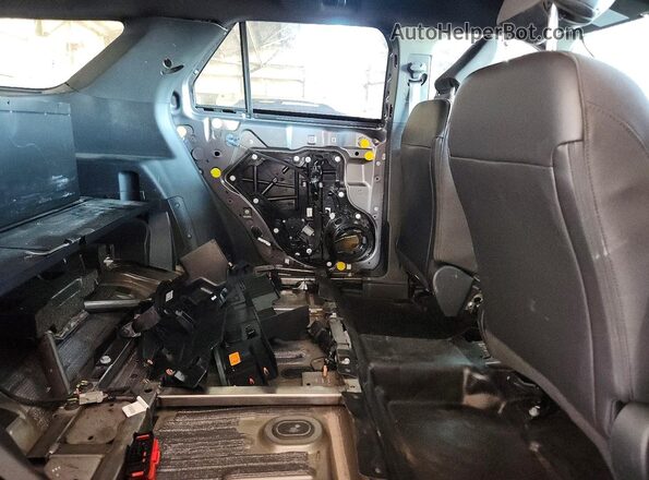 1FM5K8AC5RGA01751 2024 FORD EXPLORER Silver Widok wnętrza z tyłu