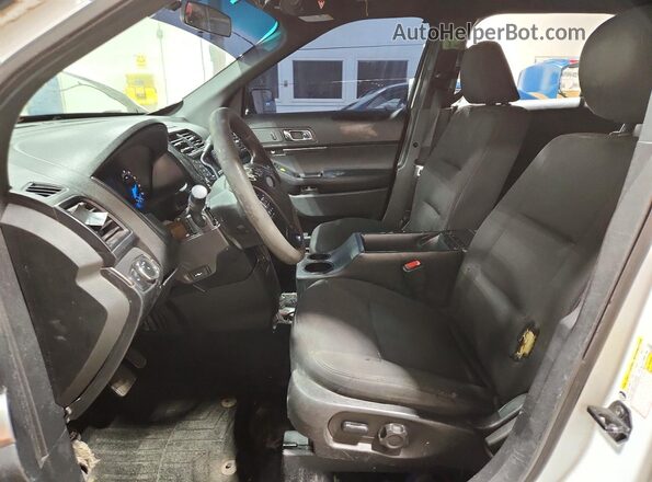 1FM5K8AR2HGA24567 2017 FORD EXPLORER White Front interior view