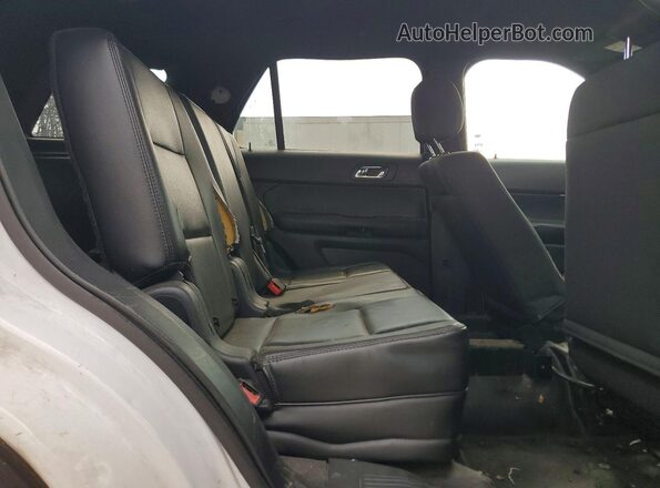 1FM5K8AR2JGC74980 2018 FORD EXPLORER White Rear interior view