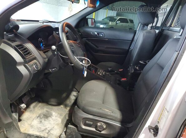 1FM5K8AR3HGE39932 2017 FORD EXPLORER White Vista interior delantera