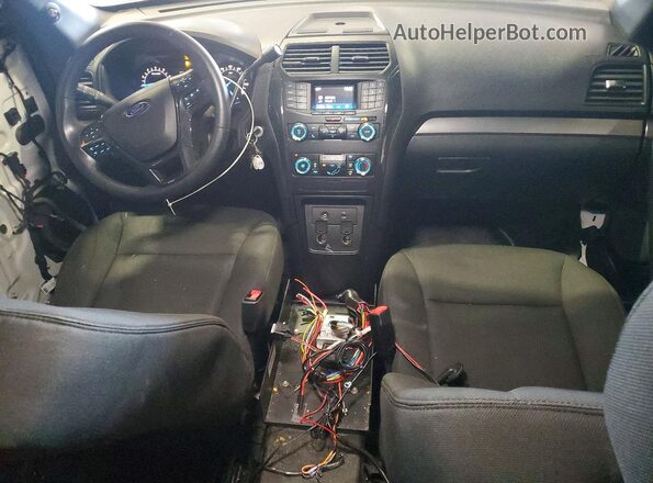 1FM5K8AR4KGA12783 2019 FORD EXPLORER White Vista del salpicadero