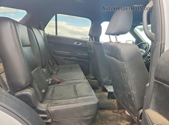 1FM5K8AR5HGE39950 2017 FORD EXPLORER White Vista interior trasera
