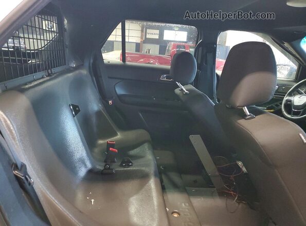 1FM5K8AR7HGA37539 2017 FORD EXPLORER White Rear interior view