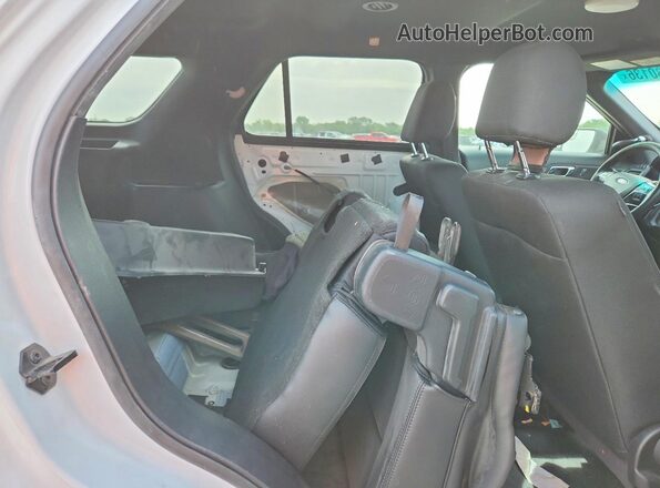 1FM5K8AT1HGA71276 2017 FORD EXPLORER White Вид задньої частини салону