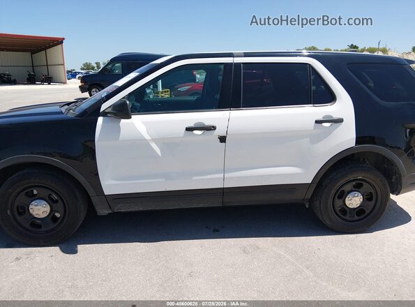 1FM5K8AT7JGA57906 2018 FORD POLICE INTERCEPTOR Black Widok wnętrza 360 stopni