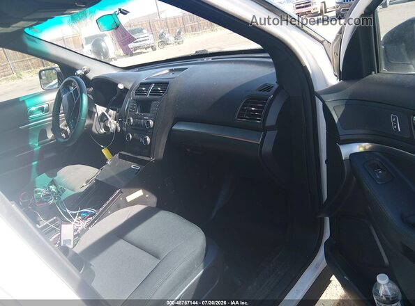 1FM5K8AT9JGC19048 2018 FORD POLICE INTERCEPTOR Белый Вид салона спереди