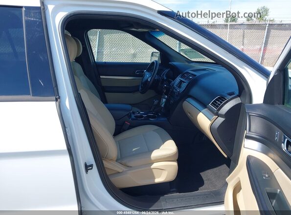 1FM5K8B83HGD23989 2017 FORD EXPLORER Белый Вид салона спереди