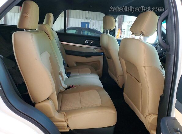 1FM5K8B84GGD31761 2016 FORD EXPLORER White Вид задньої частини салону