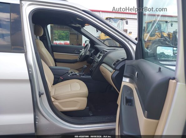 1FM5K8B85HGC91871 2017 FORD EXPLORER Silver Вид салону спереду
