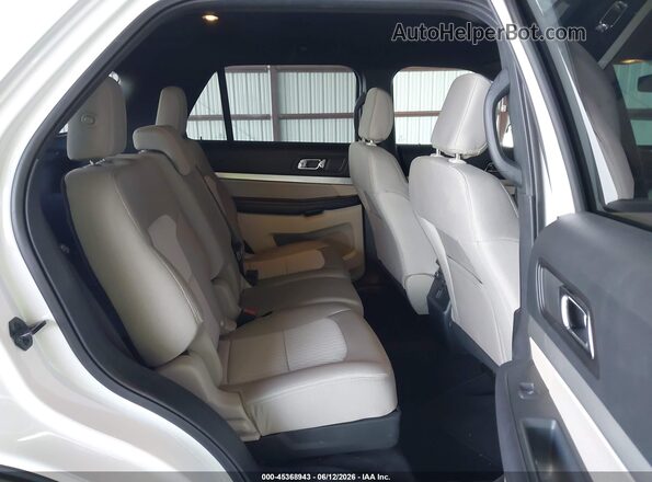 1FM5K8B85JGC45429 2018 FORD EXPLORER White VIN կոդի պիտակի տեսք