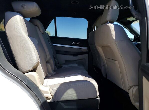 1FM5K8B86JGC44676 2018 FORD EXPLORER White Widok wnętrza z tyłu