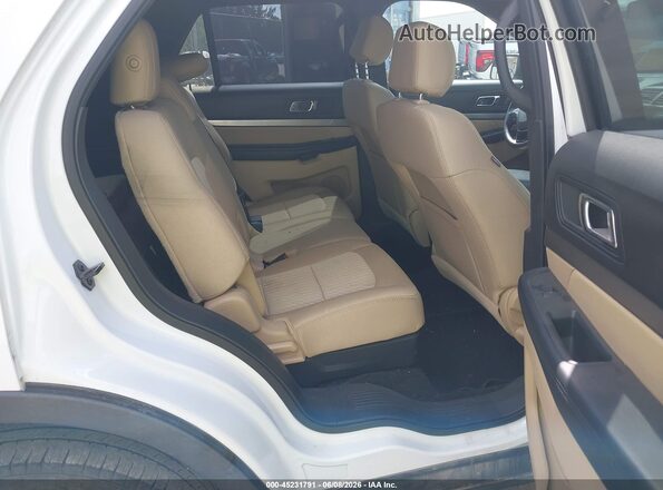 1FM5K8B88HGD14981 2017 FORD EXPLORER White Widok naklejki z numerem VIN