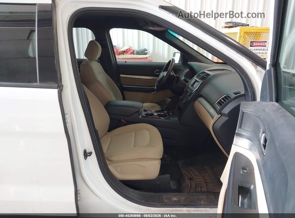 1FM5K8B89HGD18621 2017 FORD EXPLORER White Widok wnętrza z przodu