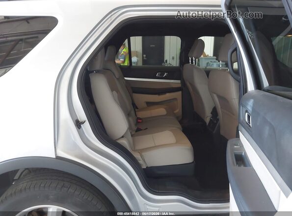 1FM5K8B8XJGC45359 2018 FORD EXPLORER Silver Вид наклейки з VIN-кодом