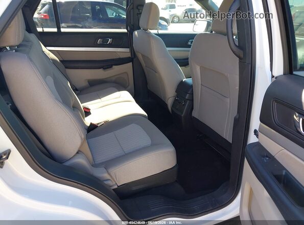 1FM5K8BH0JGC45564 2018 FORD EXPLORER White VIN կոդի պիտակի տեսք