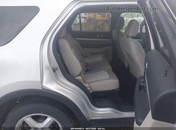 1FM5K8BH8JGC49653 2018 FORD EXPLORER White Widok naklejki z numerem VIN
