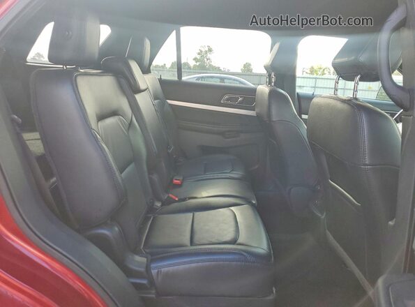 1FM5K8D80HGD09156 2017 FORD EXPLORER Red Widok wnętrza z tyłu
