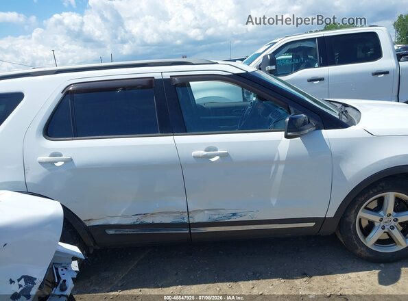 1FM5K8D81HGD09246 2017 FORD EXPLORER Белый Вид задней части салона