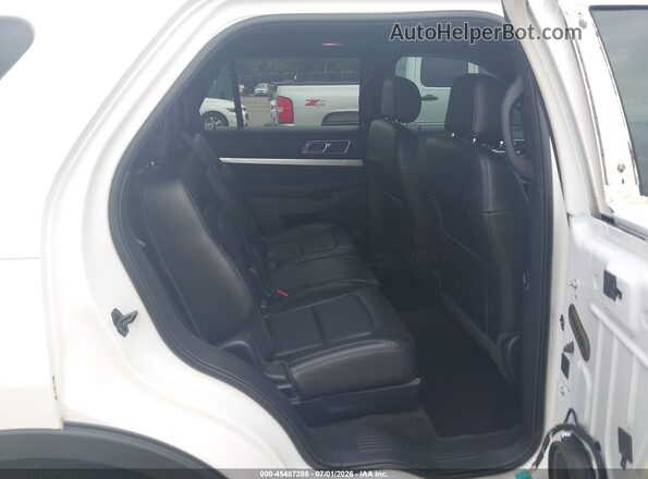 1FM5K8D82GGC00051 2016 FORD EXPLORER White Widok naklejki z numerem VIN