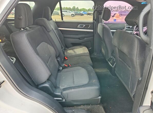 1FM5K8D82HGE20095 2017 FORD EXPLORER Белый Вид задней части салона