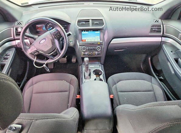 1FM5K8D82HGE20095 2017 FORD EXPLORER Белый Вид панели приборов