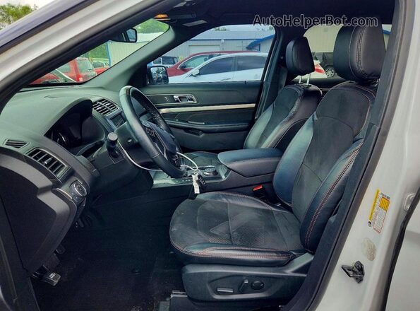 1FM5K8D82KGA39144 2019 FORD EXPLORER White Front interior view
