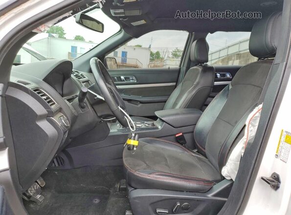 1FM5K8D83JGC02303 2018 FORD EXPLORER Белый Вид салона спереди