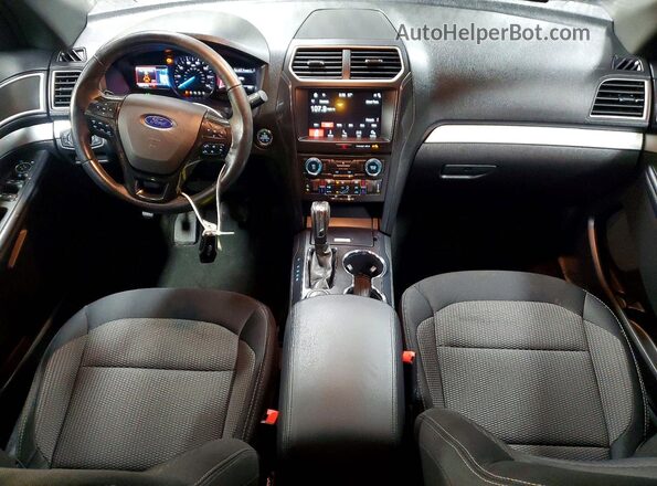 1FM5K8D84HGD51751 2017 FORD EXPLORER Red Вид панелі приладів