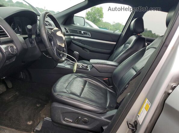 1FM5K8D85HGC88210 2017 FORD EXPLORER Серебряный Вид салона спереди