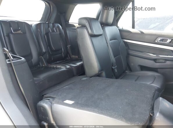1FM5K8D85JGB02445 2018 FORD EXPLORER White Widok naklejki z numerem VIN