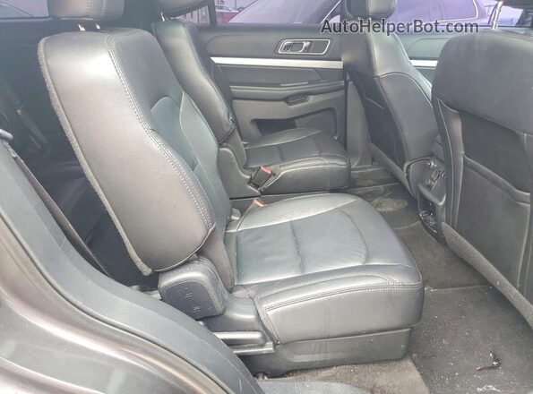 1FM5K8D86HGD83505 2017 FORD EXPLORER Gray Widok wnętrza z tyłu