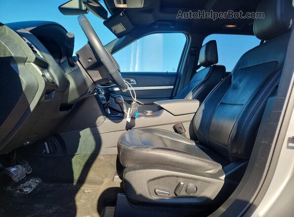 1FM5K8D86JGA54180 2018 FORD EXPLORER Silver Вид салону спереду