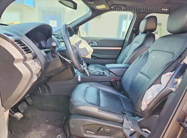 1FM5K8D86JGA88457 2018 FORD EXPLORER Gray Вид салону спереду