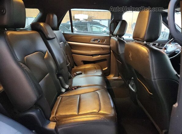 1FM5K8D87JGC04622 2018 FORD EXPLORER White Rear interior view