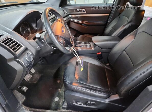 1FM5K8D87JGC04622 2018 FORD EXPLORER White Front interior view