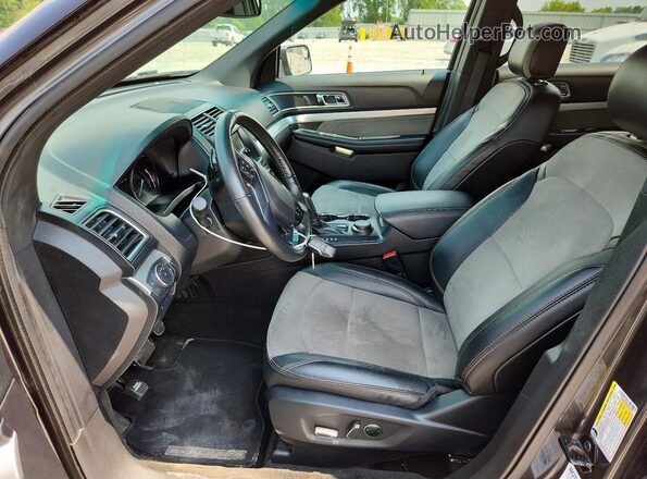 1FM5K8D88HGA09087 2017 FORD EXPLORER Серый Вид салона спереди