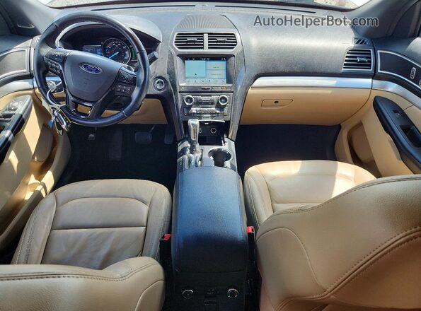 1FM5K8D88HGD18154 2017 FORD EXPLORER Белый Вид панели приборов