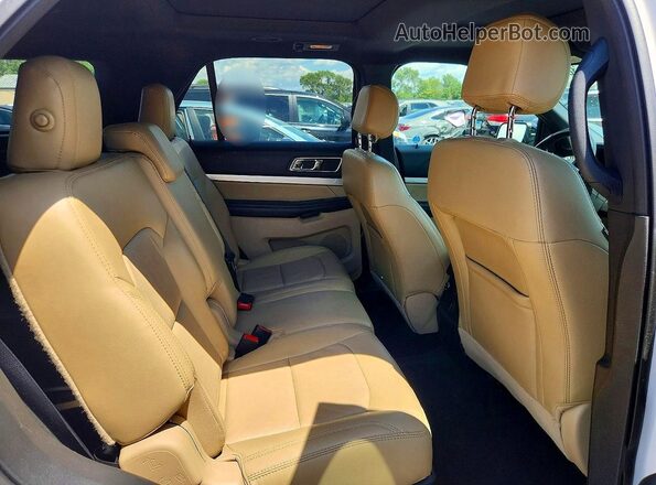 1FM5K8D88HGD18154 2017 FORD EXPLORER Белый Вид задней части салона