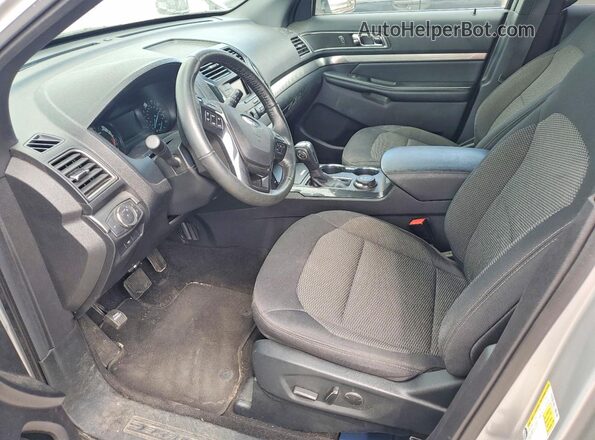 1FM5K8D88JGC92547 2018 FORD EXPLORER Silver Front interior view