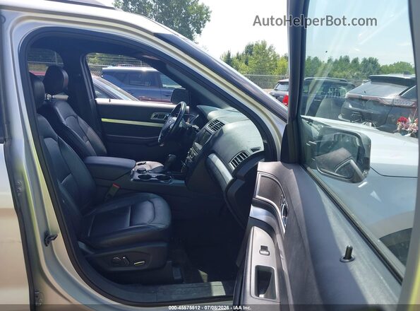 1FM5K8D89HGD18566 2017 FORD EXPLORER Silver Front interior view