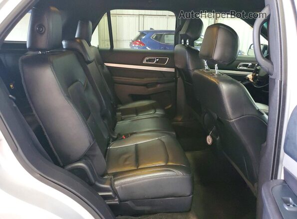 1FM5K8DH6GGA19681 2016 FORD EXPLORER Silver Rear interior view