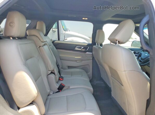 1FM5K8F80JGC16673 2018 FORD EXPLORER Silver Vista interior trasera