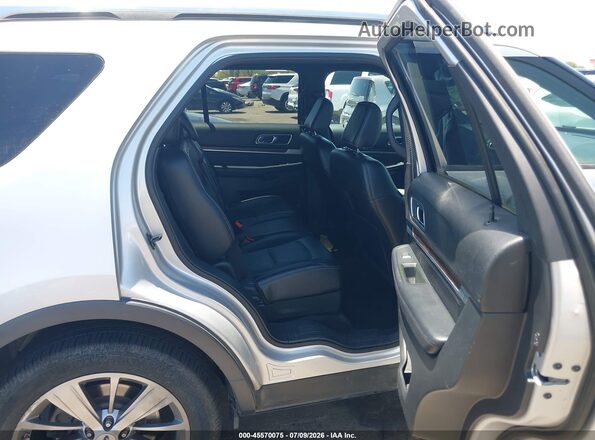1FM5K8F86JGA89251 2018 FORD EXPLORER Silver VIN կոդի պիտակի տեսք