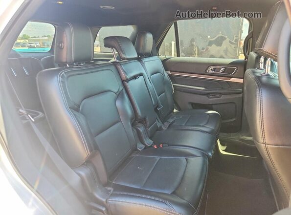 1FM5K8F87HGC69512 2017 FORD EXPLORER White Вид задньої частини салону