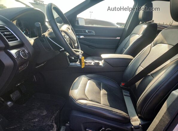 1FM5K8F87JGC13169 2018 FORD EXPLORER White Вид салону спереду